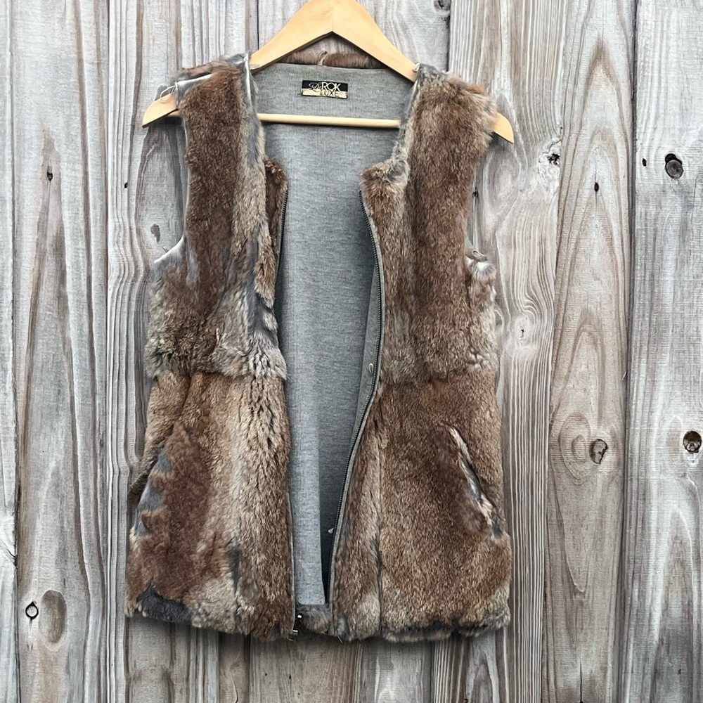 La Rok Luxe - Genuine Rabbit Fur Vest. Gray Knit Ribbed Interior